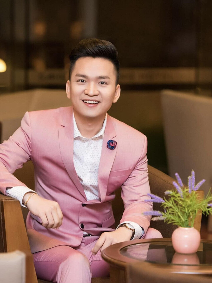 Cuộc sống của nam BTV c&oacute; c&aacute;i t&ecirc;n đặc biệt nhất VTV, từng chiến đấu với ung thư - Ảnh 2.