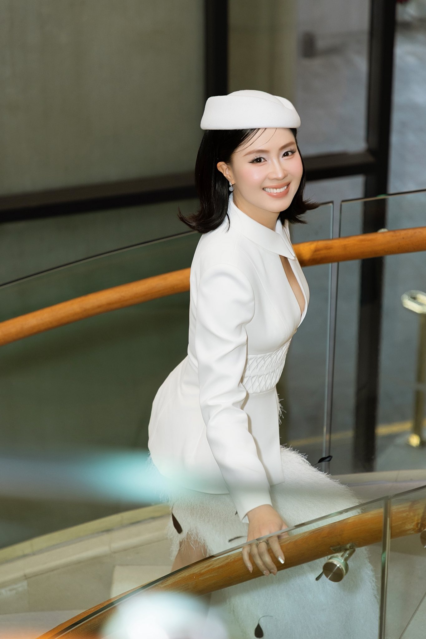 Hồng Diễm g&acirc;y sốt với h&igrave;nh ảnh t&aacute;o bạo tại sự kiện c&ugrave;ng Mạnh Trường - Ảnh 3.