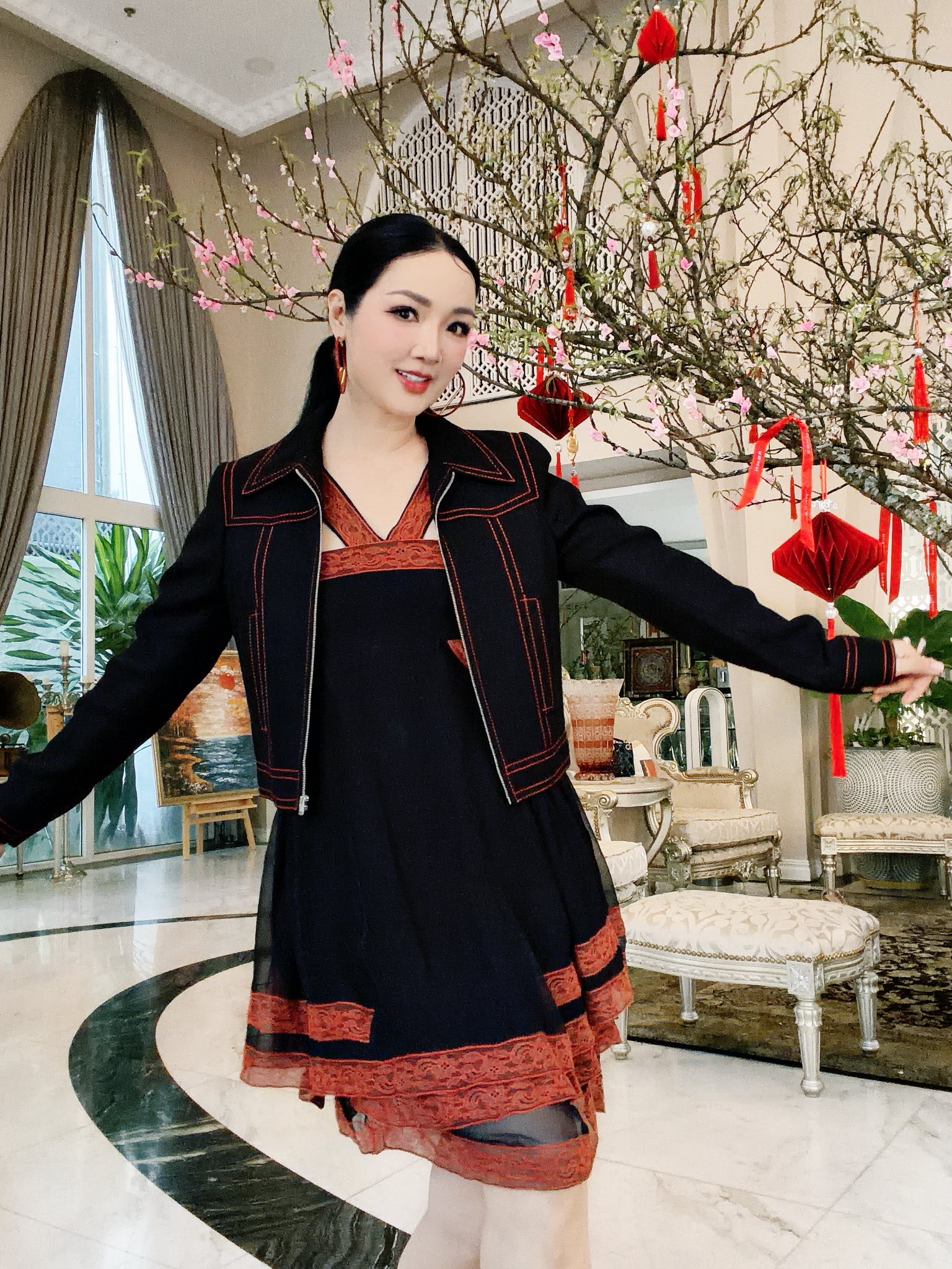 Tết B&iacute;nh Ngọ 2026 tại biệt thự 1 . 000 M2 của Hoa hậu Gi&aacute;ng My - Ảnh 4.