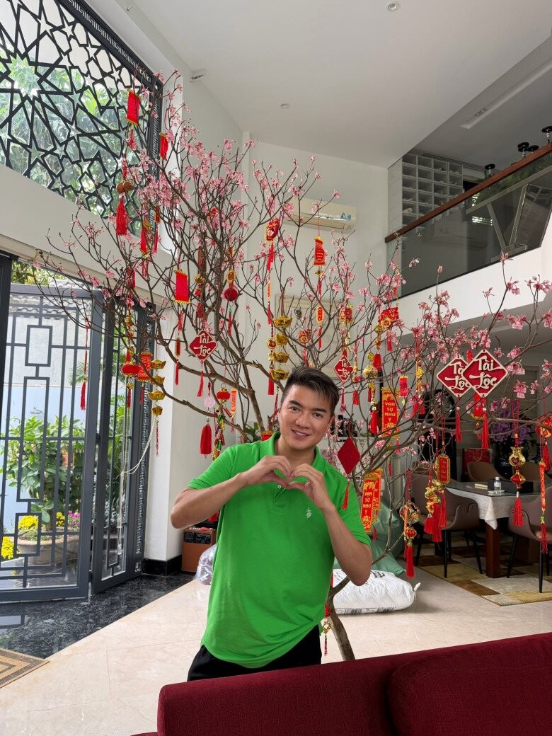 C&agrave;nh đ&agrave;o chu&ocirc;ng Y&ecirc;n Tử lạ mắt "vượt ng&agrave;n tr&ugrave;ng" đến tay Đ&agrave;m Vĩnh Hưng: "Lung linh v&agrave; qu&yacute; lắm" - Ảnh 6.