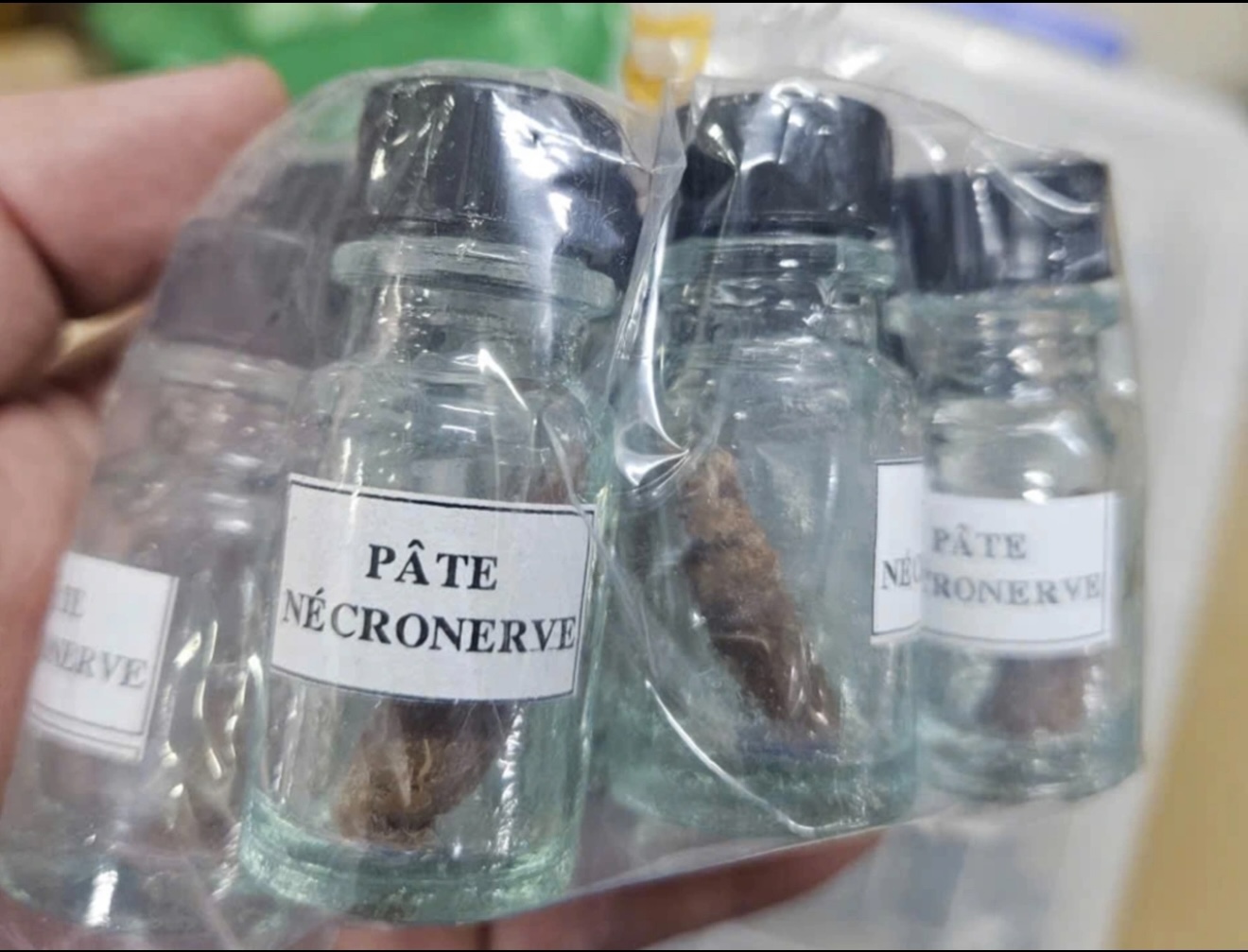 Chuyên gia cảnh báo: Chế phẩm nha khoa chứa thạch tín khó phát hiện có thể gây hoại tử, tăng nguy cơ ung thư - Ảnh 1. Chuyên gia cảnh báo: Chế phẩm nha khoa chứa thạch tín khó phát hiện có thể gây hoại tử, tăng nguy cơ ung thư - Ảnh 1.