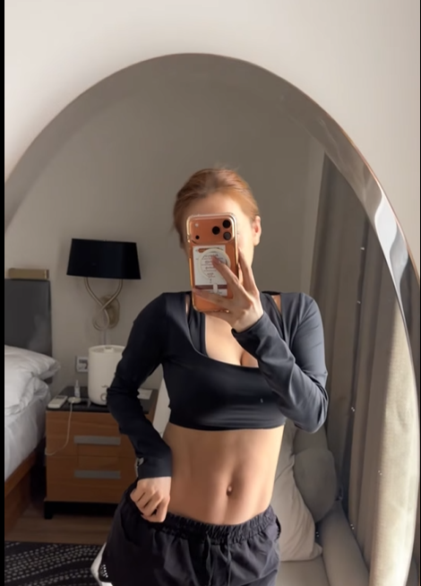 Nhã Phương khoe vòng eo săn chắc 'như chưa từng mang bầu' sau 2 tuần sinh con thứ 3 - Ảnh 1. Nhã Phương khoe vòng eo săn chắc 'như chưa từng mang bầu' sau 2 tuần sinh con thứ 3 - Ảnh 1.