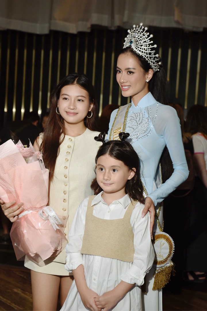 Hoa hậu đ&oacute;ng phim Tết của Trường Giang: L&agrave;m mẹ đơn th&acirc;n, từng đăng quang quốc tế - Ảnh 10.