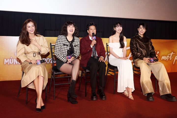 Hoa hậu đ&oacute;ng phim Tết của Trường Giang: L&agrave;m mẹ đơn th&acirc;n, từng đăng quang quốc tế - Ảnh 1.