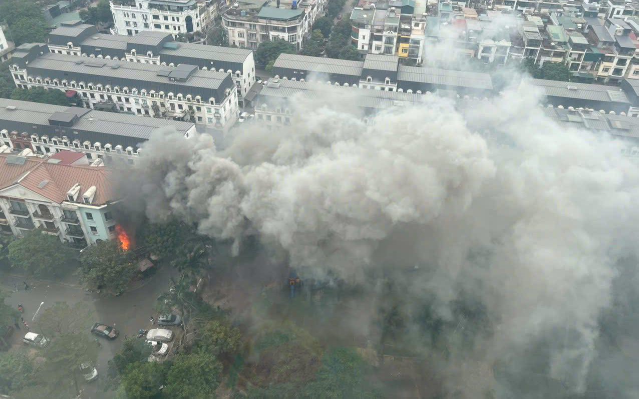 H&agrave; Nội: Kịp thời dập tắt đ&aacute;m ch&aacute;y tại khu biệt thự liền kề La Casta