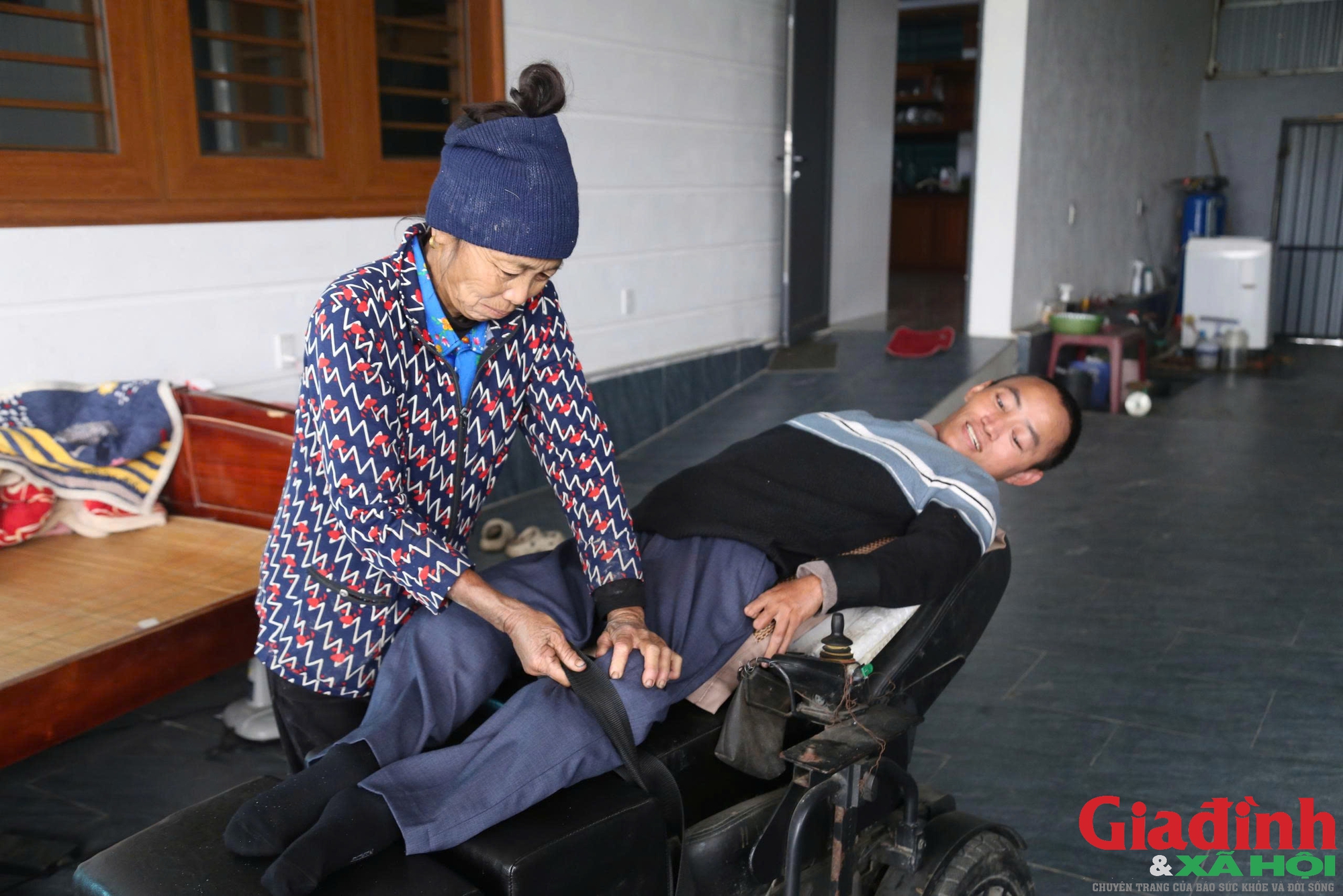 Chuyện kh&oacute; tin của người đ&agrave;n &ocirc;ng nằm ngửa như kh&uacute;c gỗ, cưới vợ đẹp, x&acirc;y nh&agrave; tiền tỷ - Ảnh 3.