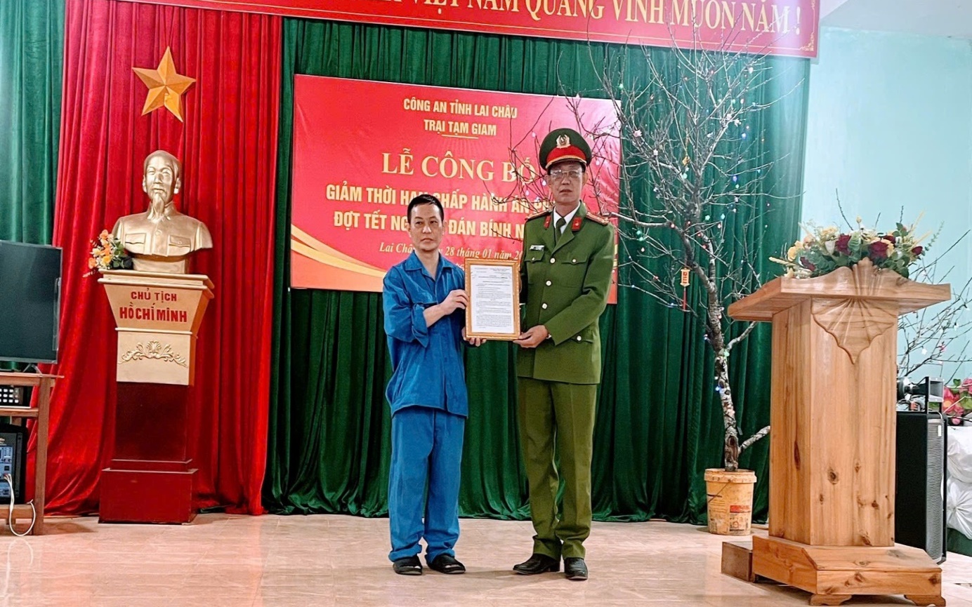 &Aacute;n tử cho nam thanh ni&ecirc;n hạ s&aacute;t 2 người trong cuộc hẹn với bạn g&aacute;i cũ - Ảnh 2.