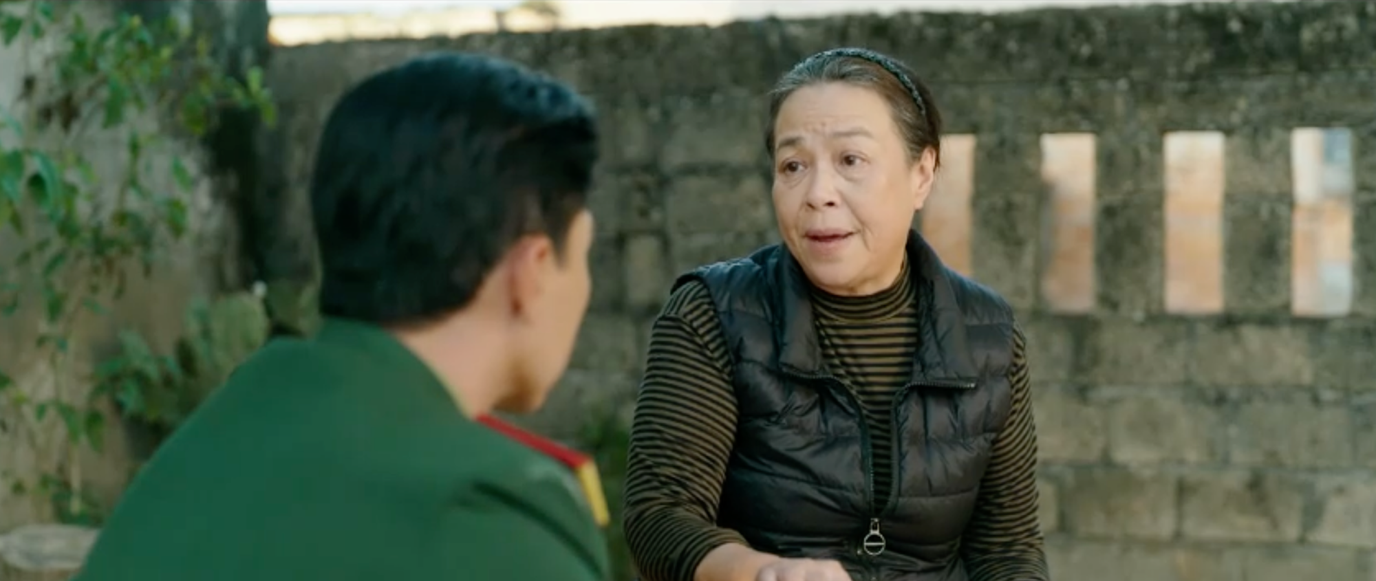 Kh&ocirc;ng giới hạn tập 5: Lam anh gọi điện cho Ki&ecirc;n sau tin nhắn xin lỗi - Ảnh 2.