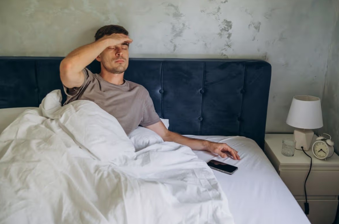 Bác sĩ thần kinh cảnh báo: Ngủ mà thấy dấu hiệu này cần đi khám sớm