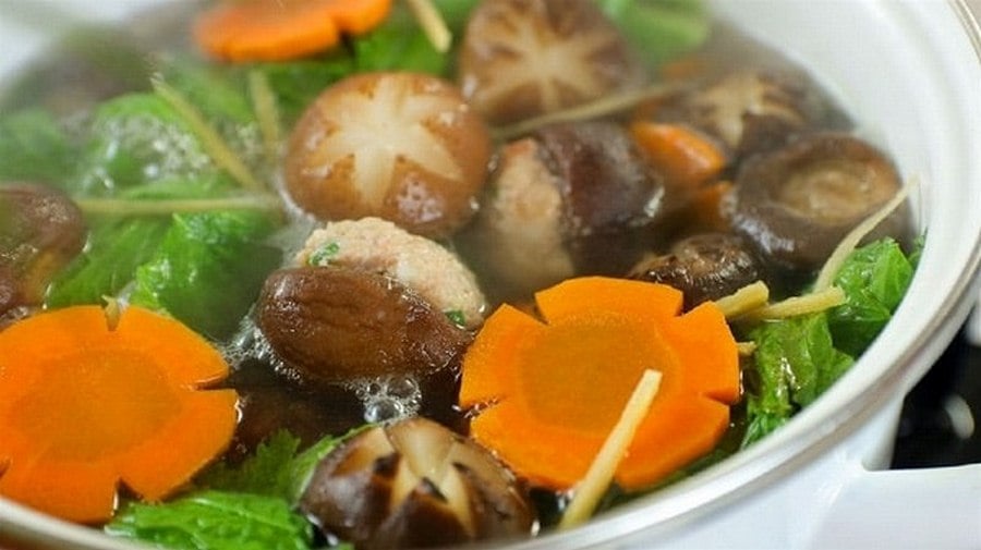 Người bệnh tiểu đường ăn Tết thế nào để không tăng đường huyết? Cần kiêng kỵ gì trong mâm cỗ ngày Tết - Ảnh 2.