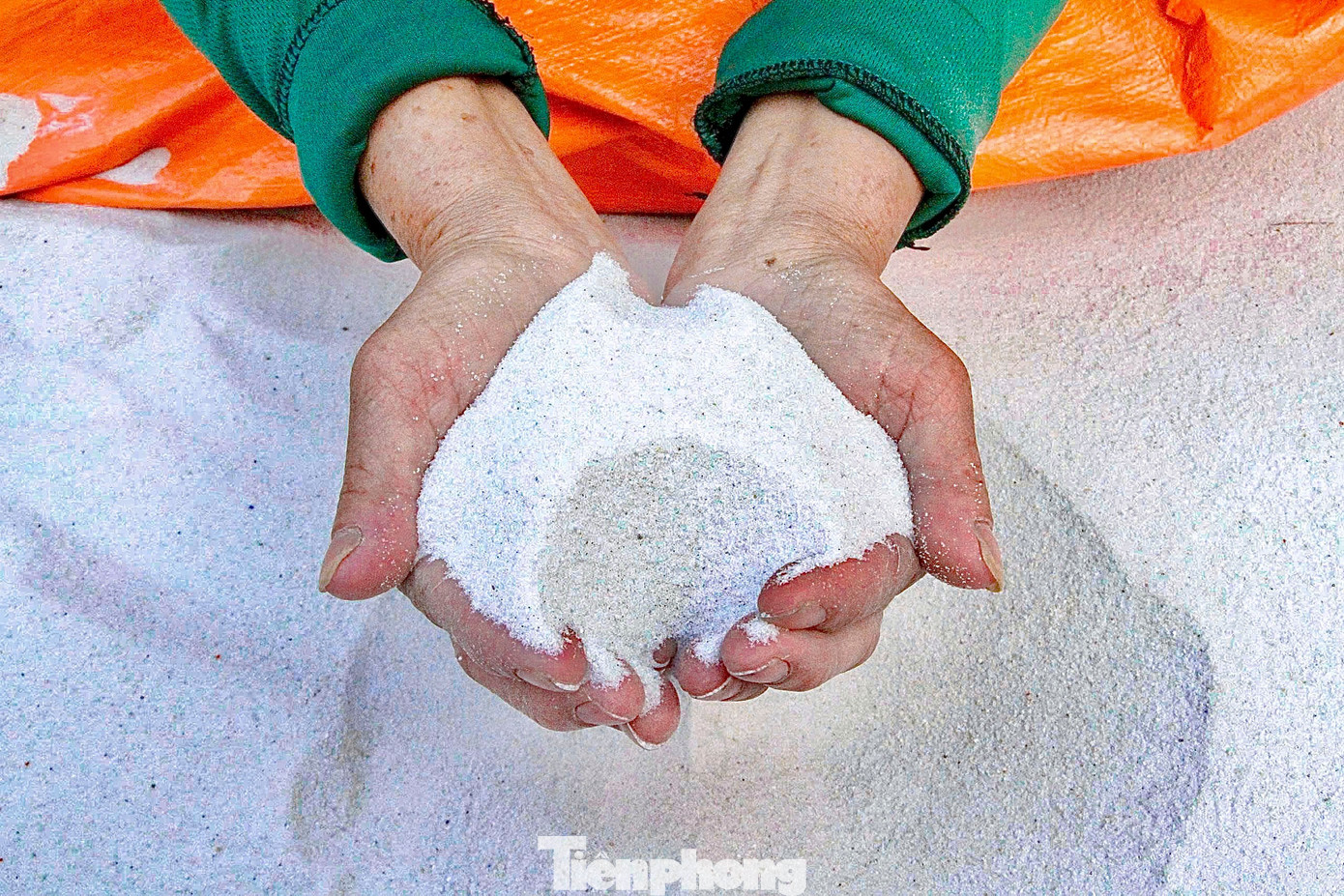 Kiếm tiền triệu m&ugrave;a Tết từ nghề b&aacute;n c&aacute;t lư hương - Ảnh 4.