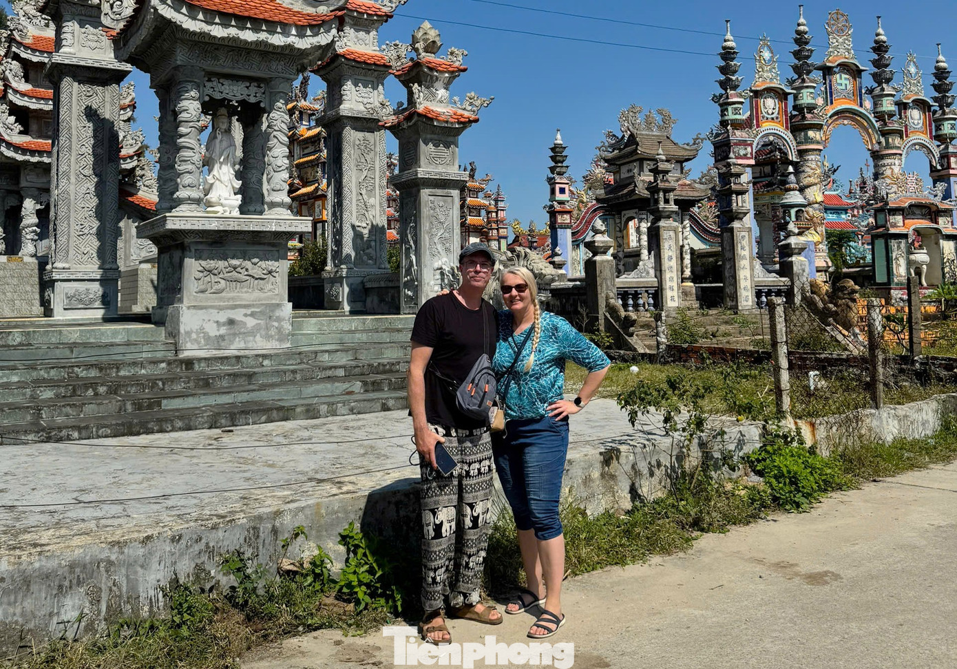 Du kh&aacute;ch h&aacute;o hức đi tham quan&hellip; nghĩa địa - Ảnh 1.