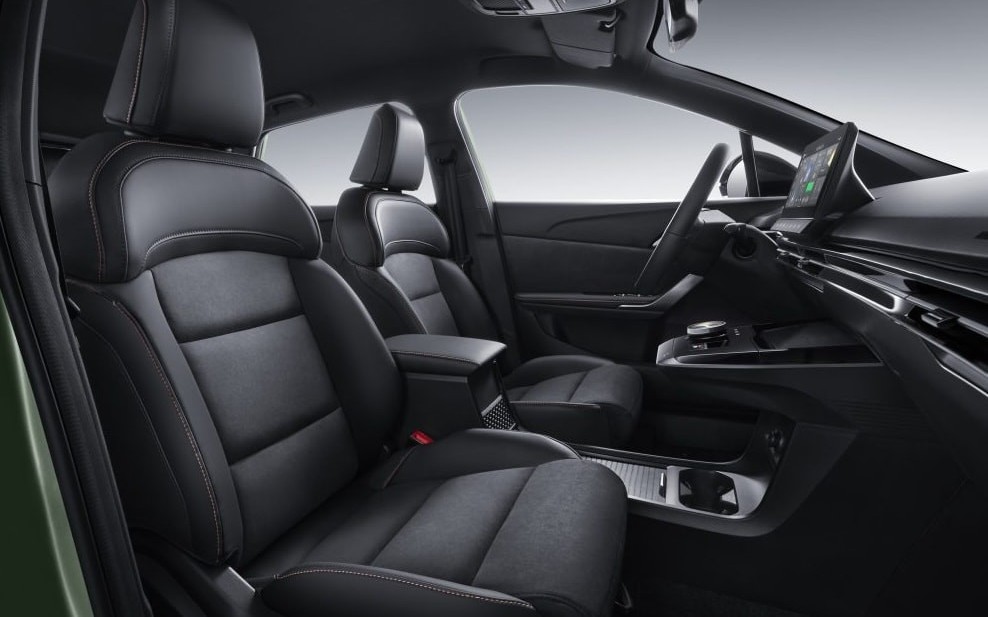 SUV hạng C, D giảm gi&aacute; sốc tới h&agrave;ng trăm triệu, chỉ từ 585 triệu đồng, Hyundai Santa Fe rẻ chưa từng c&oacute; - Ảnh 1.