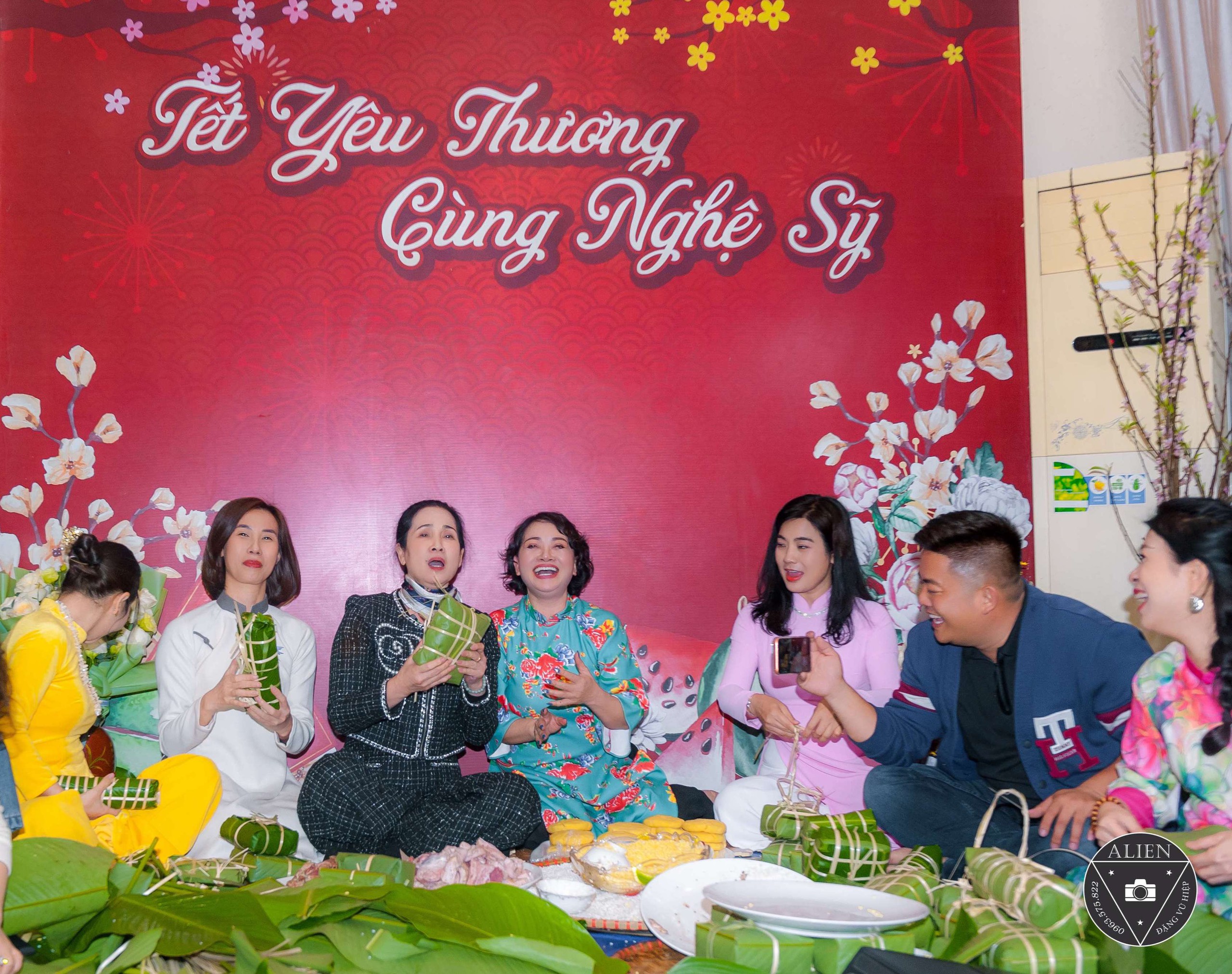 Nghệ sĩ Tr&agrave; My tổ chức thi g&oacute;i b&aacute;nh chưng, NSND Lan Hương l&agrave;m gi&aacute;m khảo  - Ảnh 4.