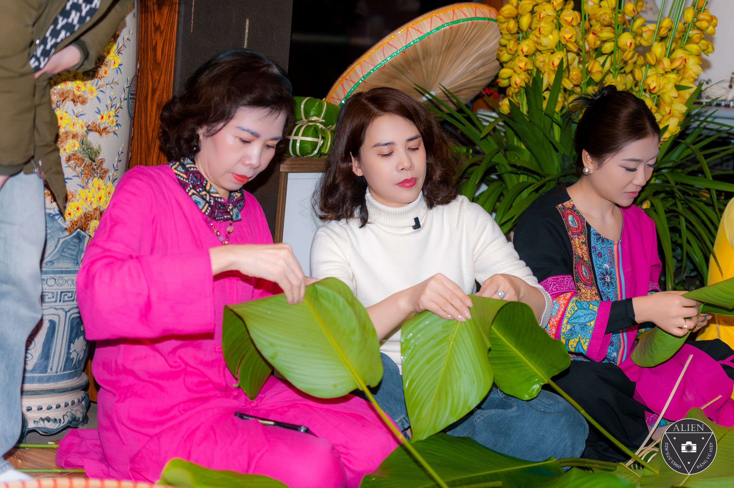 Nghệ sĩ Tr&agrave; My tổ chức thi g&oacute;i b&aacute;nh chưng, NSND Lan Hương l&agrave;m gi&aacute;m khảo  - Ảnh 6.