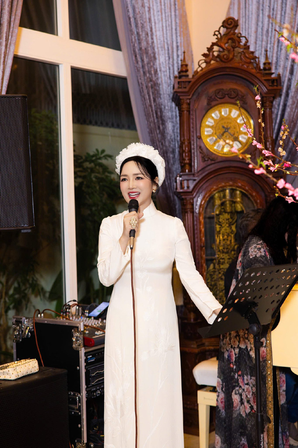 Kh&ocirc;ng kh&iacute; Tết rộn r&agrave;ng trong bữa tiệc tất ni&ecirc;n ở biệt thự 1000m2 của Gi&aacute;ng My - Ảnh 2.