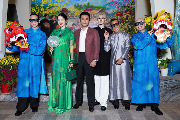 Kh&ocirc;ng kh&iacute; Tết rộn r&agrave;ng trong bữa tiệc tất ni&ecirc;n ở biệt thự 1000m2 của Gi&aacute;ng My - Ảnh 7.