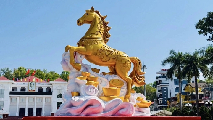 Ngắm linh vật ngựa đẹp, độc đ&aacute;o ở c&aacute;c tỉnh, th&agrave;nh dịp Tết B&iacute;nh Ngọ 2026 - Ảnh 18.