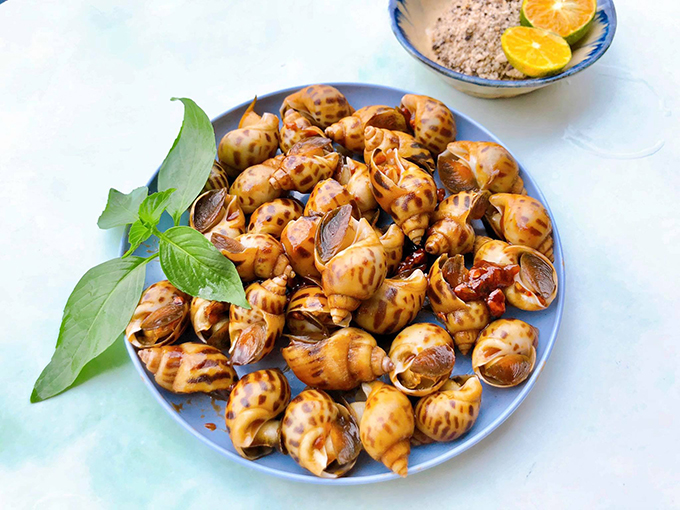 H&ograve;a Minzy nức nở khen ngon m&oacute;n ốc hương rang muối gi&aacute; 1 triệu / k&yacute; - Ảnh 4.