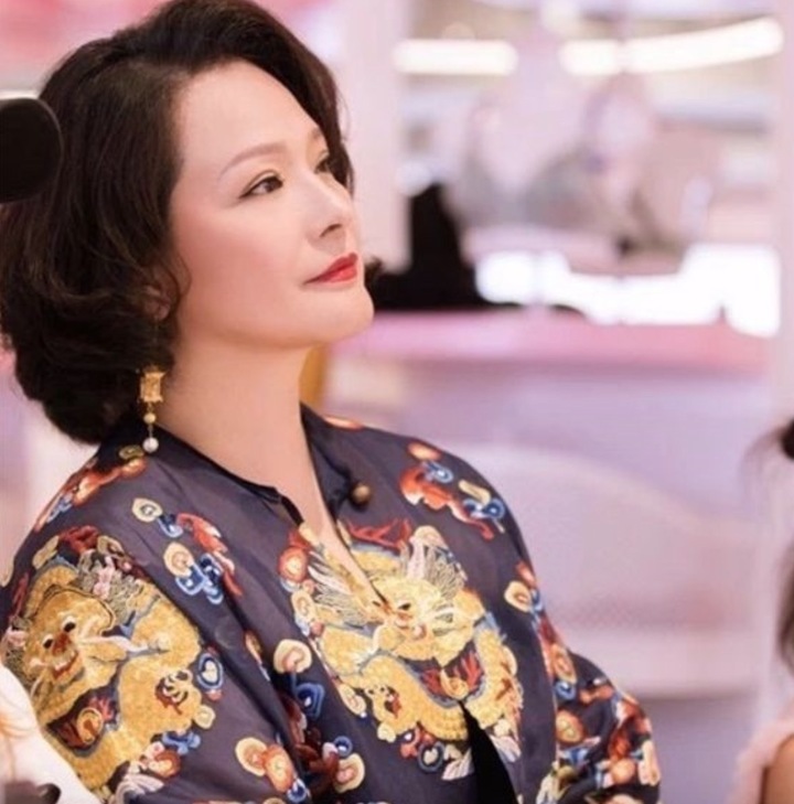 C&ocirc;ng ch&uacute;a đẹp nhất T&acirc;y du k&yacute;: Từng học thiết kế, giờ l&agrave; 'b&agrave; tr&ugrave;m' truyền th&ocirc;ng - Ảnh 3.