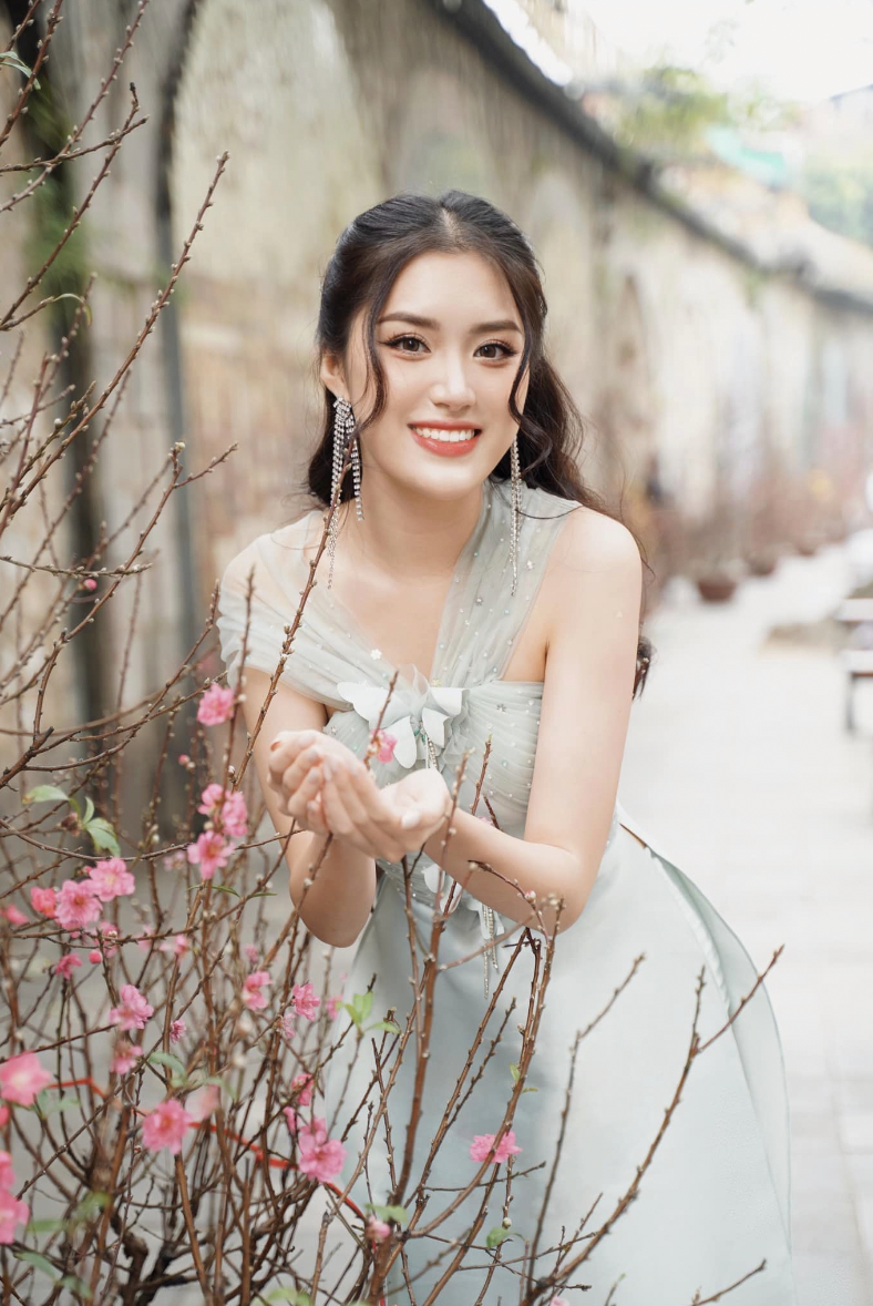 Phương Oanh tỏa s&aacute;ng tại Miss World Vietnam 2025 với t&agrave;i năng tiếng Anh - Ảnh 5.