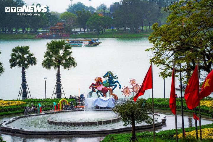 Ngắm linh vật ngựa đẹp, độc đ&aacute;o ở c&aacute;c tỉnh, th&agrave;nh dịp Tết B&iacute;nh Ngọ 2026 - Ảnh 13.