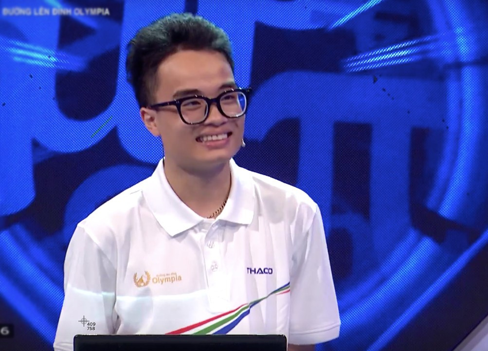 Nam sinh H&agrave; Nội giỏi To&aacute;n th&iacute;ch l&agrave;m thơ, gi&agrave;nh v&ograve;ng nguyệt quế Đường l&ecirc;n đỉnh Olympia - Ảnh 3.