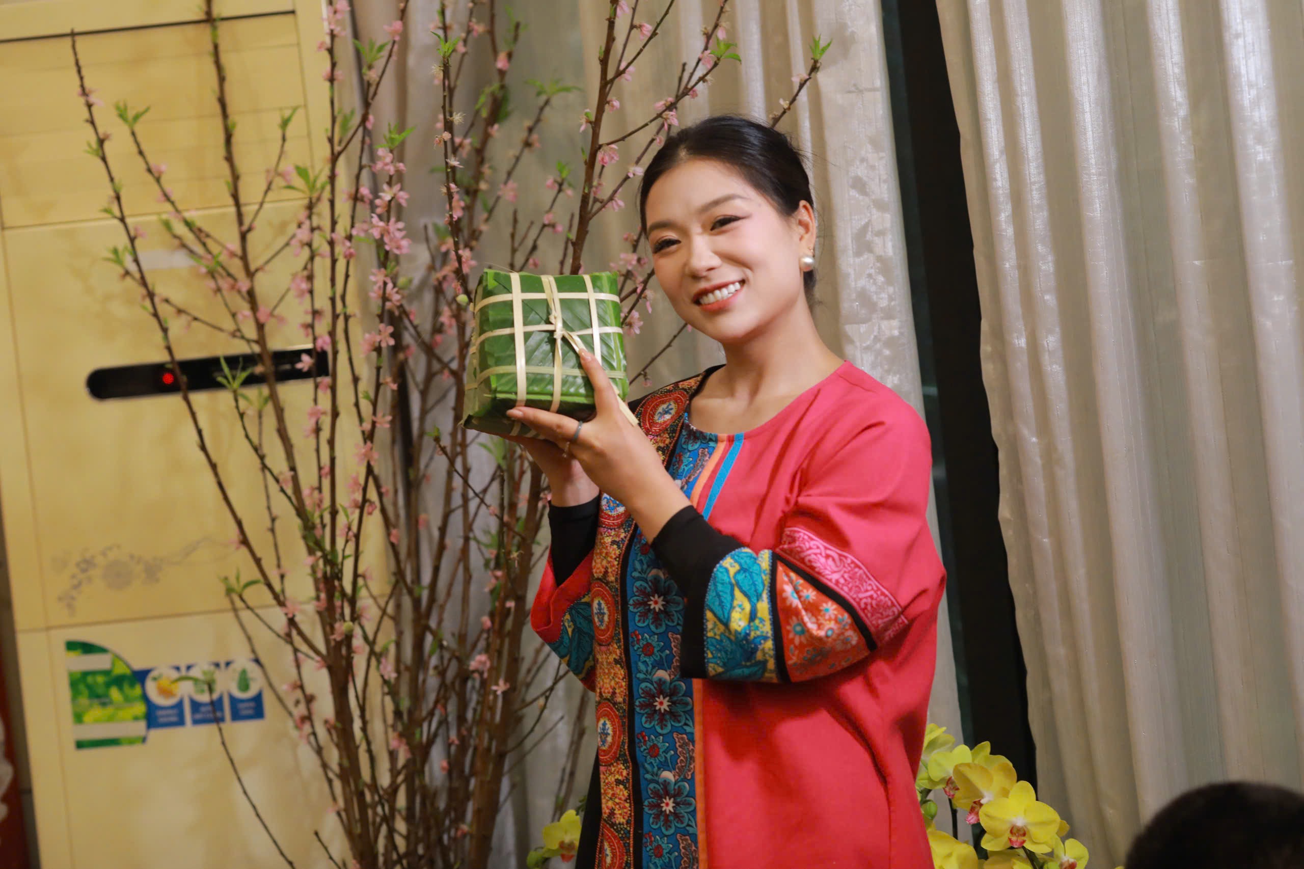 Nghệ sĩ Tr&agrave; My tổ chức thi g&oacute;i b&aacute;nh chưng, NSND Lan Hương l&agrave;m gi&aacute;m khảo  - Ảnh 7.