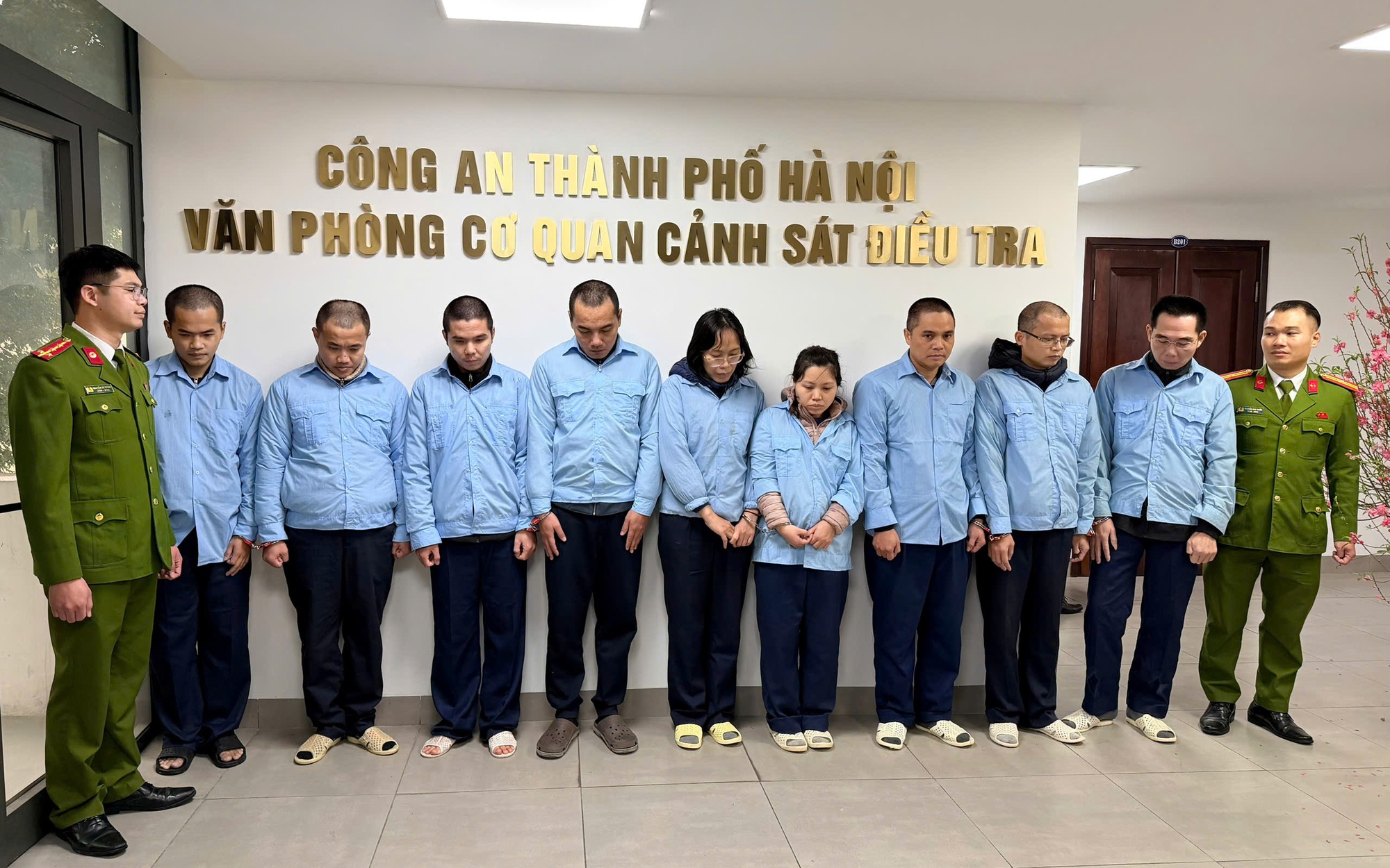 Hà Nội khởi tố 9 đối tượng lừa đảo chiếm đoạt hơn 318 tỷ đồng của ngân hàng