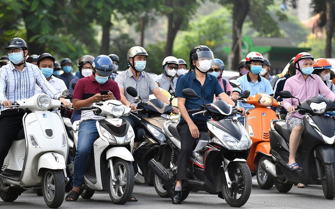 Tiếp tục chi đậm Quỹ B&igrave;nh ổn, gi&aacute; xăng dầu giữ nguy&ecirc;n - Ảnh 1.