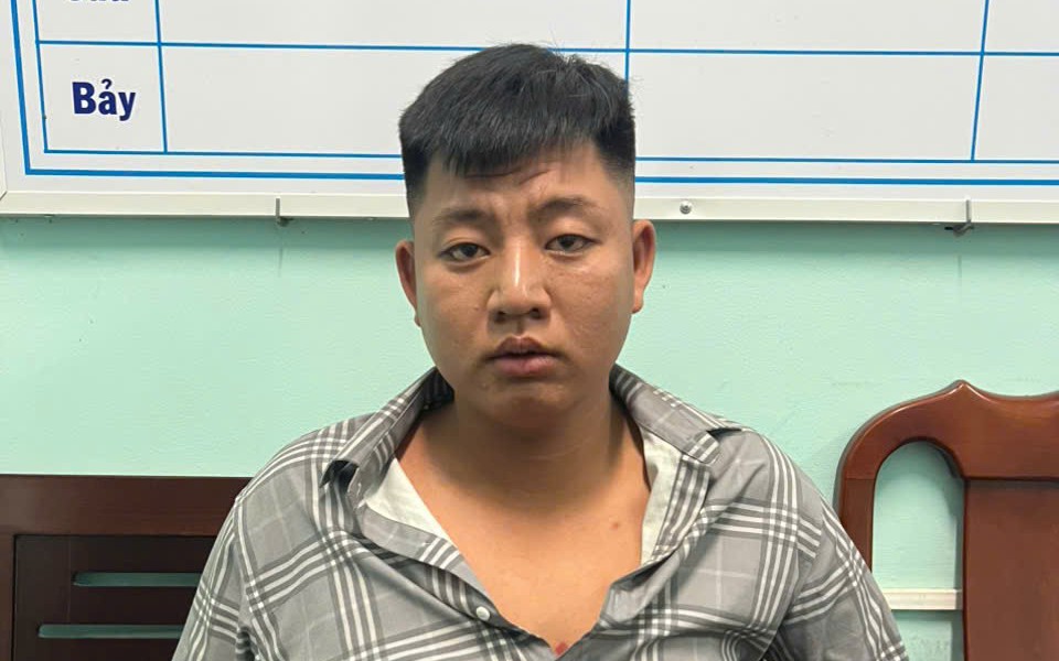 Bắt giữ 2 đối tượng cướp giật 3.000 USD của nh&acirc;n vi&ecirc;n ng&acirc;n h&agrave;ng  - Ảnh 2.