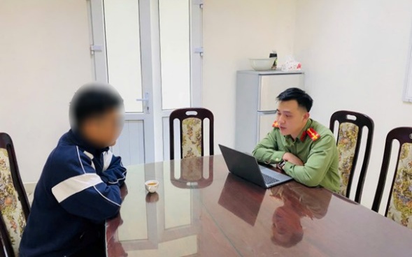 Nam thanh ni&ecirc;n H&agrave; Nội bị phạt 7,5 triệu đồng v&igrave; đăng th&ocirc;ng tin sai sự thật về tăng gi&aacute; xăng, dầu