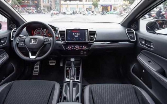 Gi&aacute; lăn b&aacute;nh Hyundai Stargazer giảm mạnh , rẻ ngang xe hạng A tại Việt Nam năm 2026 - Ảnh 1.