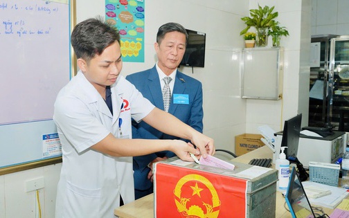 Hộ Phiếu Phủ Đến Tận Buồng Bệnh, Đảm Bảo Quyền Bầu Cử Của Mọi Công Dân