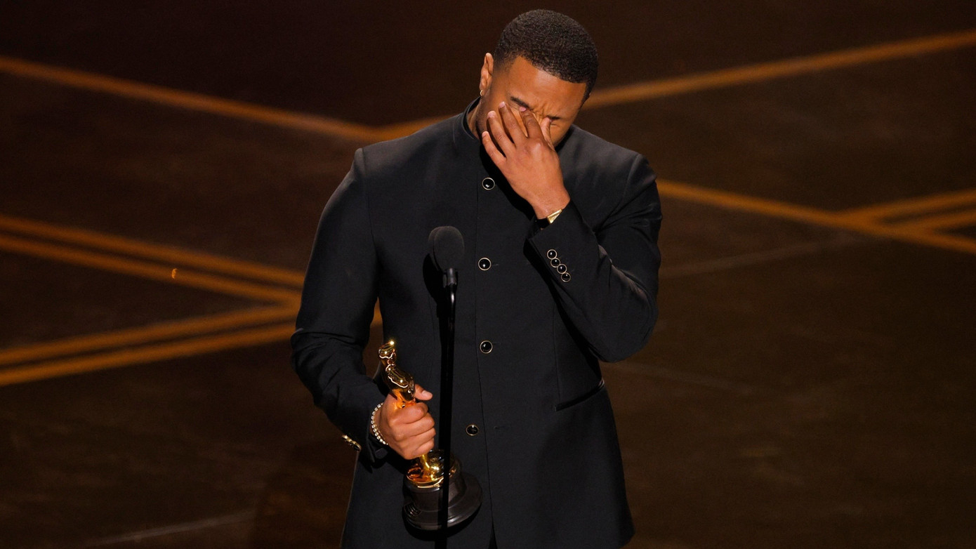 Người đ&agrave;n &ocirc;ng quyến rũ nhất h&agrave;nh tinh đ&aacute;nh bại Timoth&eacute;e Chalamet v&agrave; Leonardo DiCaprio l&agrave; ai? - Ảnh 1.