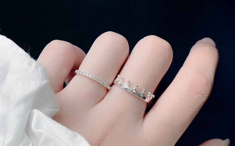 Ngo&agrave;i nhẫn v&agrave;ng, đ&acirc;y l&agrave; loại nhẫn được chị em săn đ&oacute;n nhiều nhất năm 2026