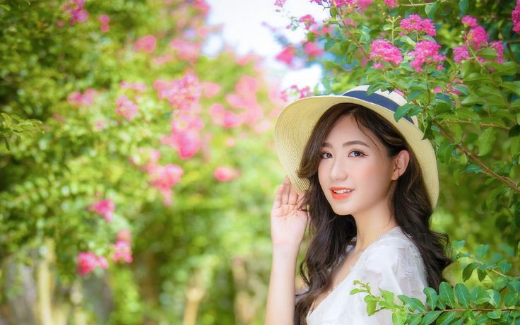 Phụ Nữ Hôn Nhau Không Phải Ở Tiền Bạc: 3 Điều Âm Thầm Quyết Định Phước Lành