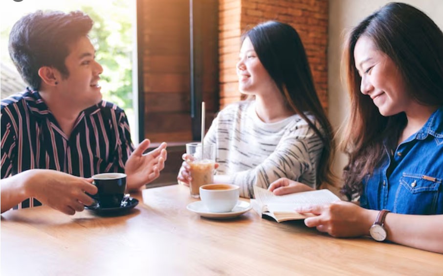 4 điều người EQ cao "ngậm miệng" nơi c&ocirc;ng sở: N&oacute;i ra l&agrave; tự hại m&igrave;nh