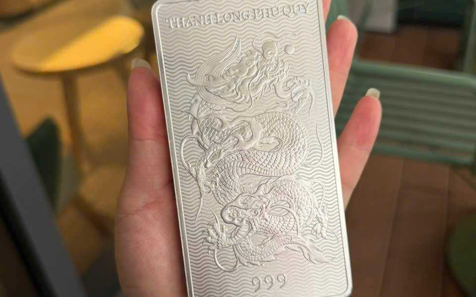 Gi&aacute; bạc h&ocirc;m nay (19/3): Thị trường trong nước "bốc hơi" gần 6 triệu đồng/kg trong v&agrave;i giờ, cảnh b&aacute;o nguy cơ rủi ro ngắn hạn