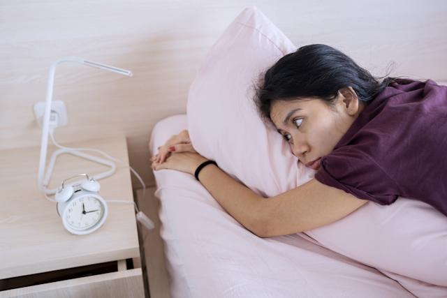 Nhấn n&uacute;t b&aacute;o thức lại tr&ecirc;n đồng hồ để ngủ th&ecirc;m 5 ph&uacute;t nữa? Một b&aacute;c sĩ t&acirc;m thần cảnh b&aacute;o về "3 mối nguy hiểm tiềm ẩn" - Ảnh 4.