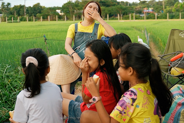 Kh&aacute;n giả nh&iacute; ở miền T&acirc;y kh&ocirc;ng biết Mỹ T&acirc;m l&agrave; ai, phản ứng của ch&iacute;nh chủ ra sao? - Ảnh 4.