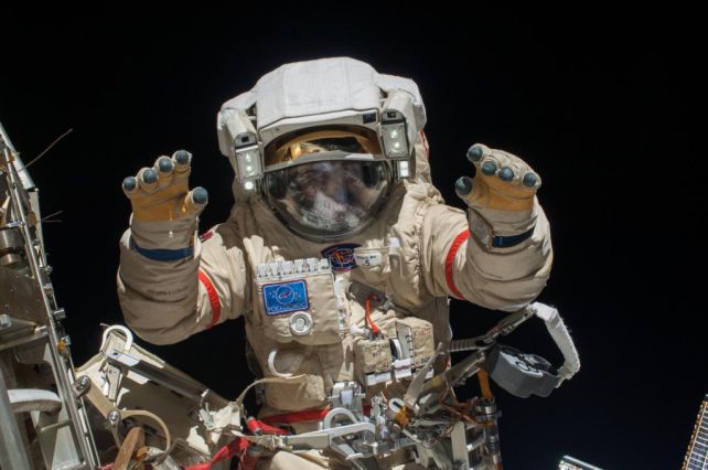 spacwalk-cosmonaut-17467661015501850202260-1746784644561-17467846446581001839897-164743-1772411197889-17724111981761251323025.jpg