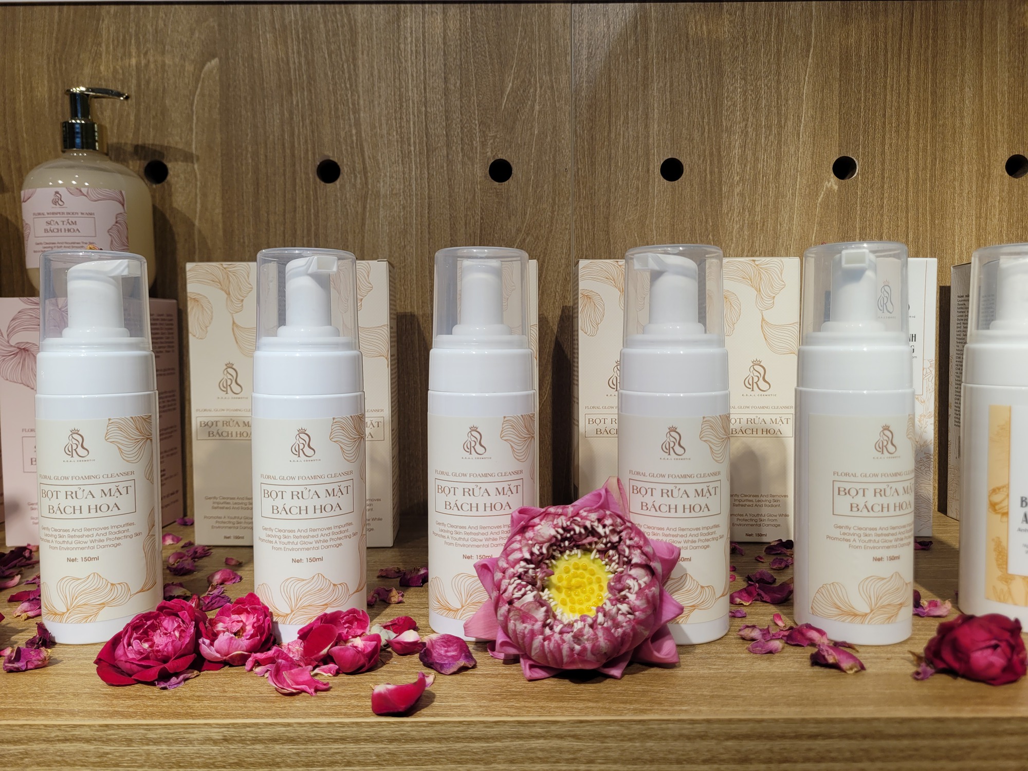 Khai mạc kh&ocirc;ng gian Sức sống h&agrave;ng Việt số 3, k&iacute;ch cầu ti&ecirc;u d&ugrave;ng h&agrave;ng Việt trong th&aacute;ng Thanh ni&ecirc;n - Ảnh 6.