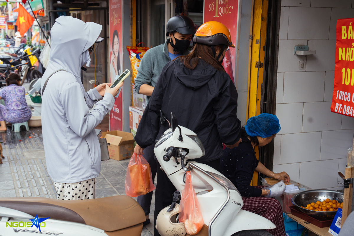 Qu&aacute;n b&aacute;nh r&aacute;n t&iacute; hon ng&agrave;y b&aacute;n 3.000 chiếc ở H&agrave; Nội - Ảnh 11.