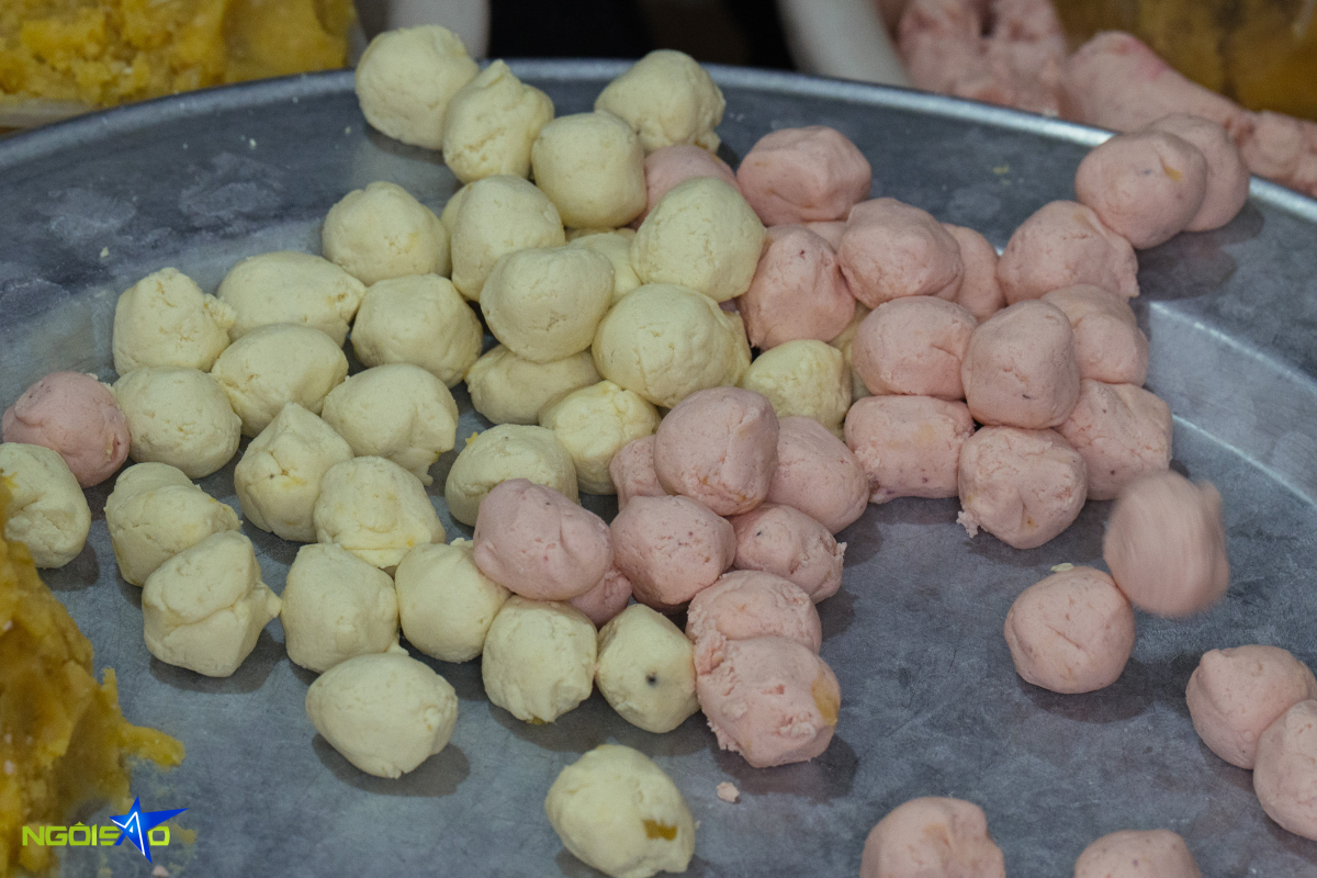 Qu&aacute;n b&aacute;nh r&aacute;n t&iacute; hon ng&agrave;y b&aacute;n 3.000 chiếc ở H&agrave; Nội - Ảnh 4.