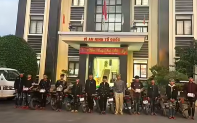 H&agrave; Nội bắt giữ nh&oacute;m ' qu&aacute;i xế ' bốc đầu xe m&aacute;y g&acirc;y rối trật tự 2026 - Ảnh 1.