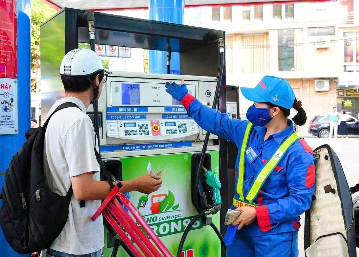 Hà Nội kiểm tra chất lượng xăng sinh học E10 bảo vệ quyền lợi người tiêu dùng 2026 - Ảnh 2.