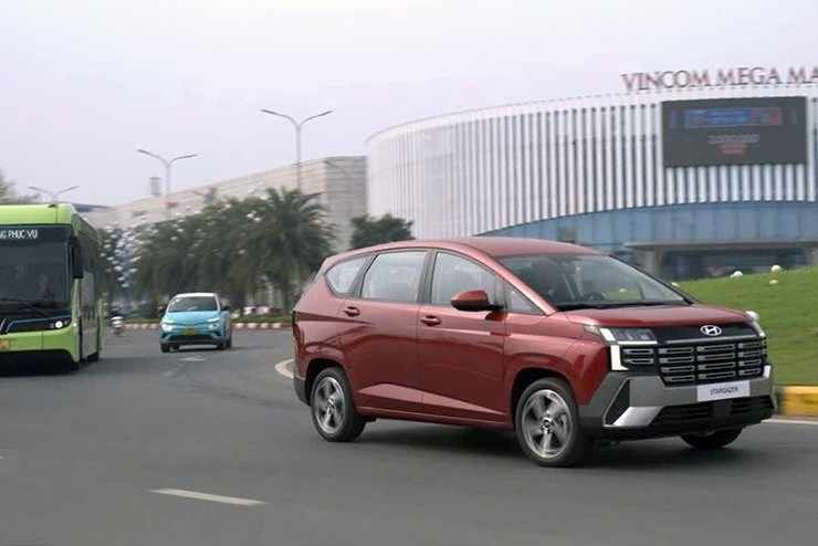 MPV 7 chỗ gi&aacute; 489 triệu đồng của Hyundai về đại l&yacute; Việt đẹp long lanh, trang bị s&aacute;nh ngang Mitsubishi Xpander, rẻ nhất ph&acirc;n kh&uacute;c - Ảnh 3.