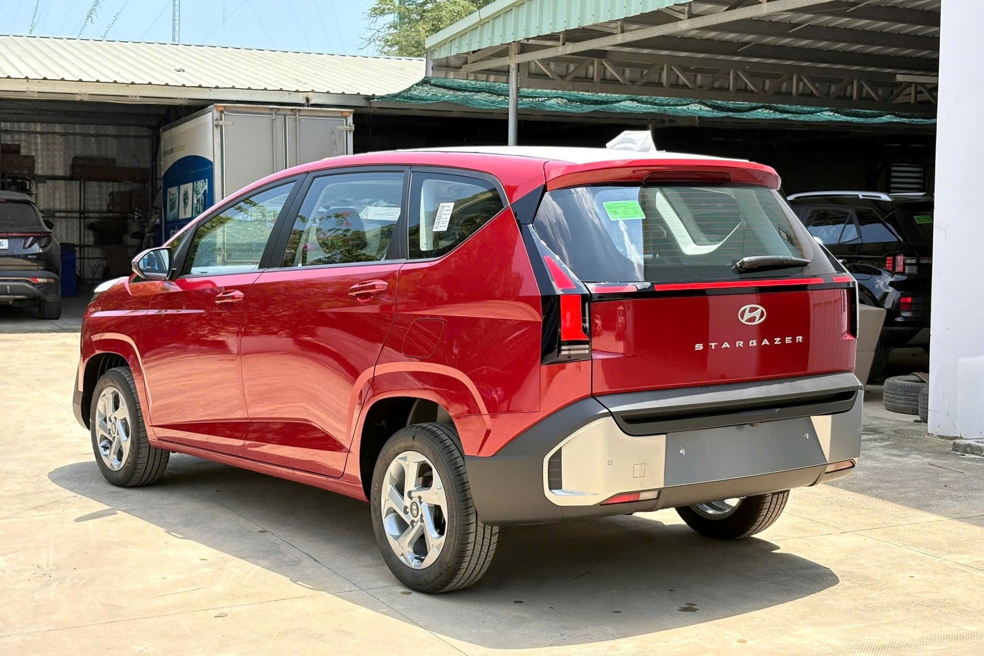 MPV 7 chỗ gi&aacute; 489 triệu đồng của Hyundai về đại l&yacute; Việt đẹp long lanh, trang bị s&aacute;nh ngang Mitsubishi Xpander, rẻ nhất ph&acirc;n kh&uacute;c - Ảnh 5.