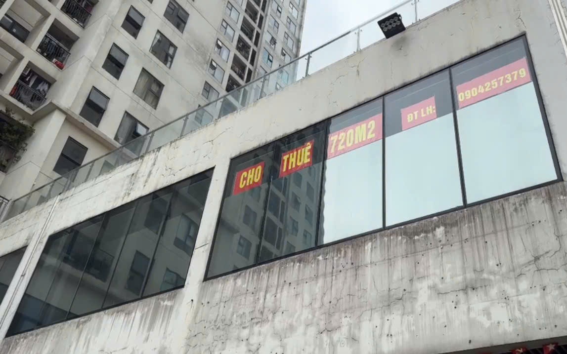 Biển cho thuê phủ kín, chủ nhà nhà mặt phố trên ‘đất vàng’ thủ đô chật vật xoay xở tìm khách thuê - Ảnh 4. Biển cho thuê phủ kín, chủ nhà nhà mặt phố trên ‘đất vàng’ thủ đô chật vật xoay xở tìm khách thuê - Ảnh 4.